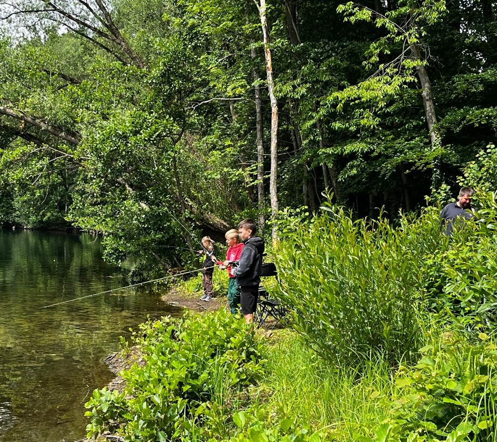 Kinder angeln am Heitkampsee bei NRW-angelt