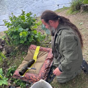 Veranstaltung am Heitkampsee NRW angelt ein Stück Holz geangelt