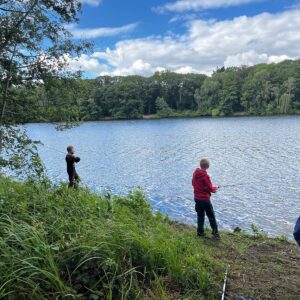 Veranstaltung am Heitkampsee NRW angelt zwei Kinder angeln