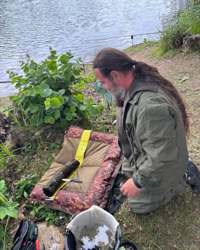 Veranstaltung am Heitkampsee NRW angelt ein Stück Holz geangelt